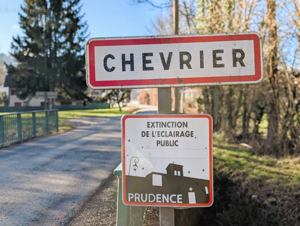 Terrain à PERS-JUSSY