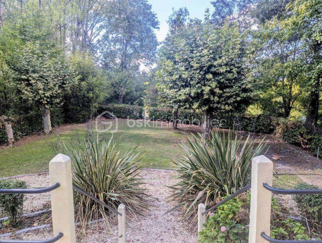 Maison à SAINT-MEDARD-DE-GUIZIERES