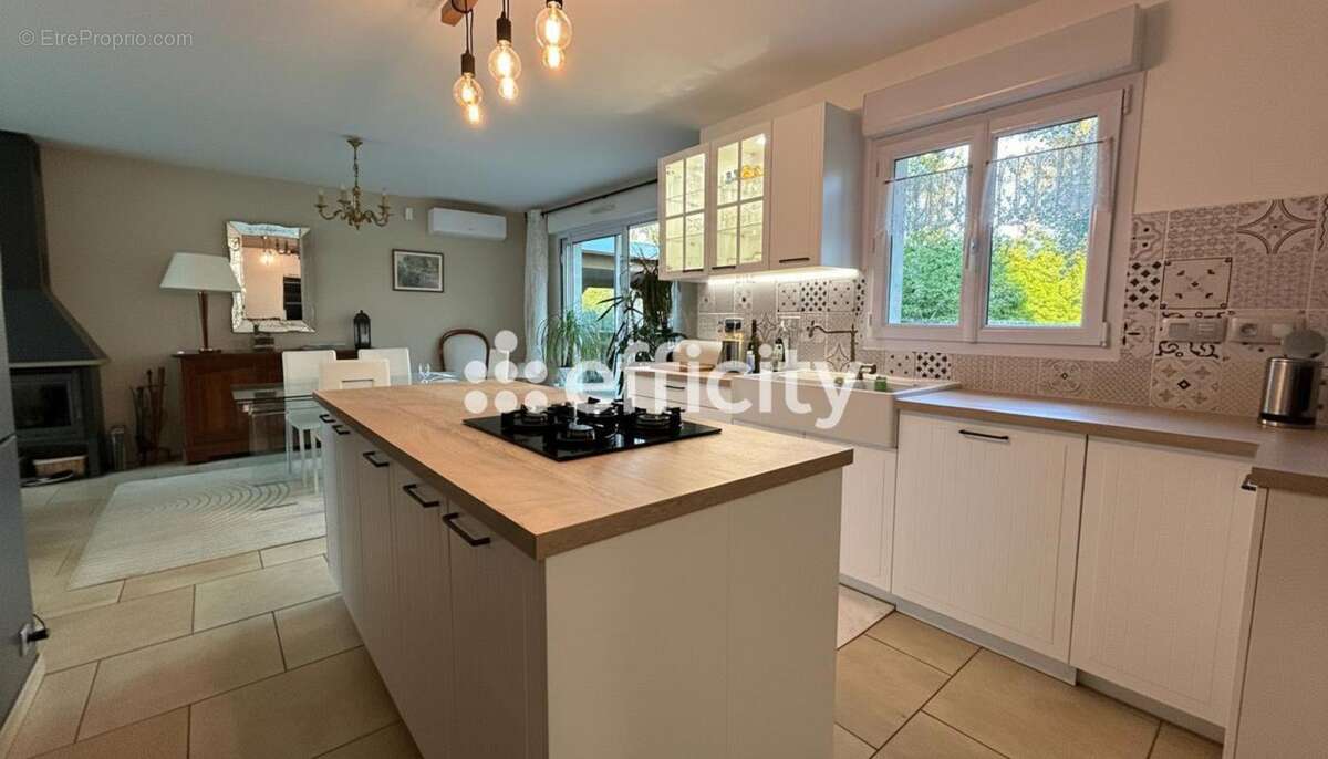 Maison à SAINT-CYR-SUR-LOIRE