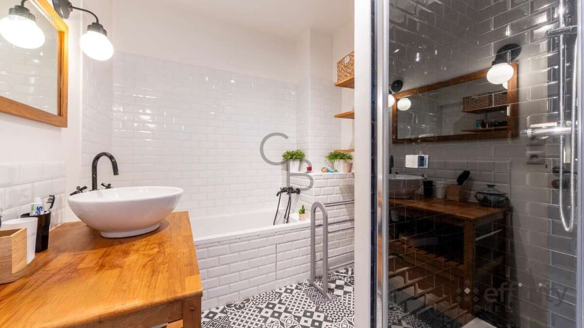 Appartement à COURBEVOIE