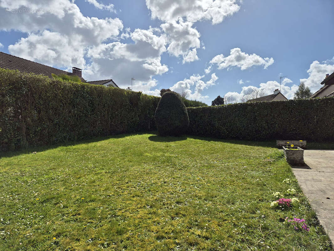 EXCLUSIVITE SENLIS - Maison familiale avec garage et jardin - photo 17