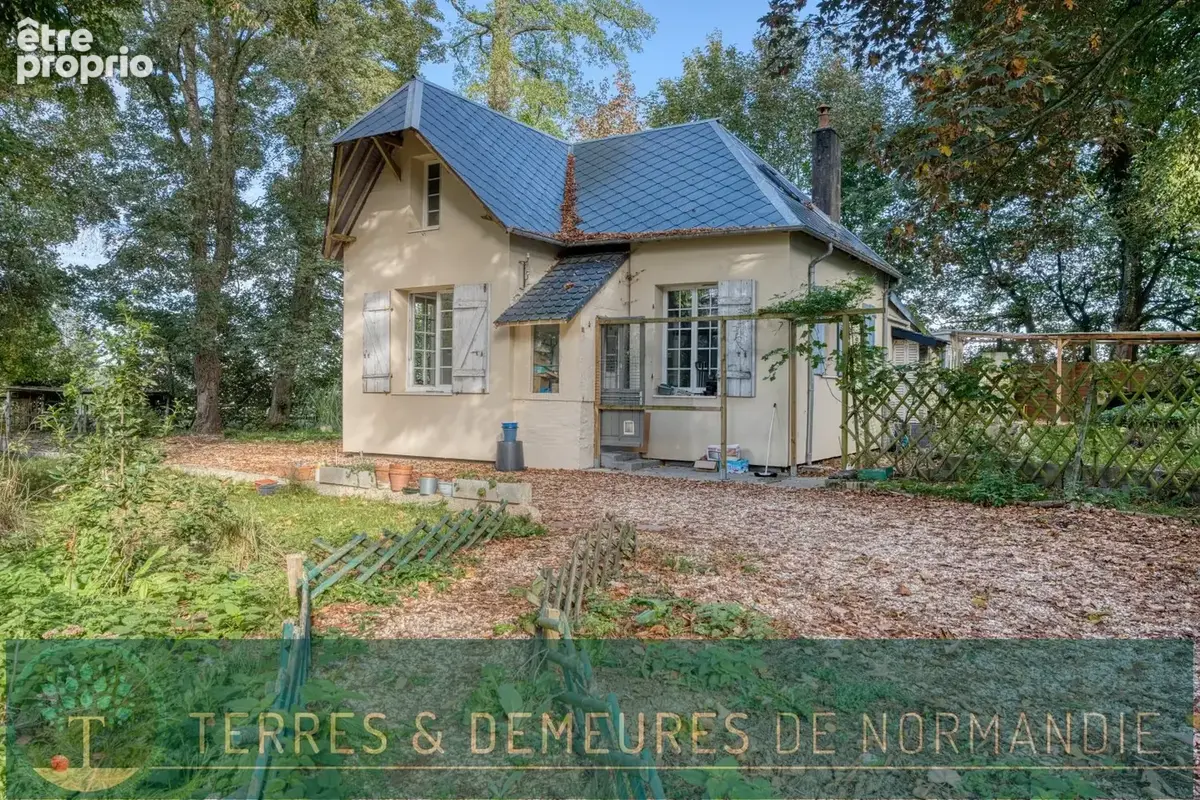 Domaine historique en normandie  château xviie & dépendances  4,5 hectares - photo 2