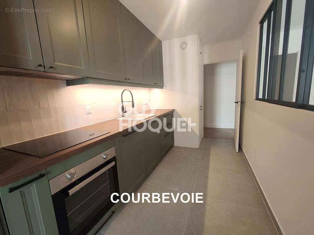 Appartement à COURBEVOIE