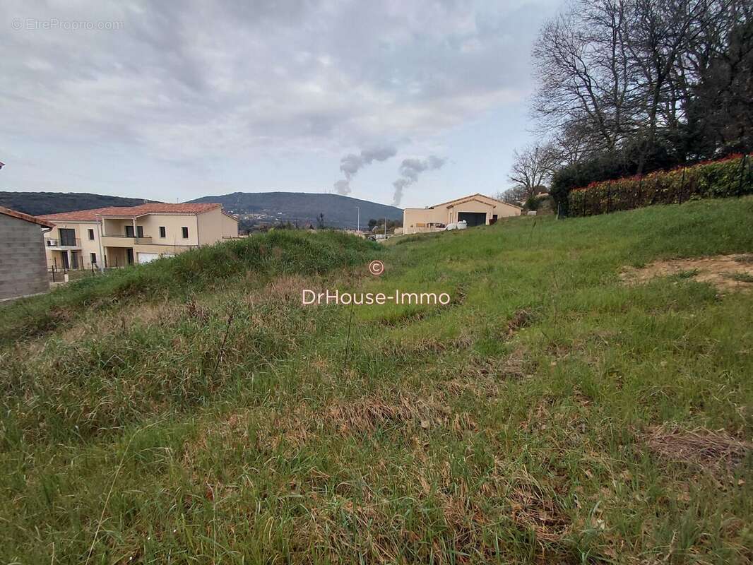 Terrain à SAINT-MARCEL-LES-SAUZET