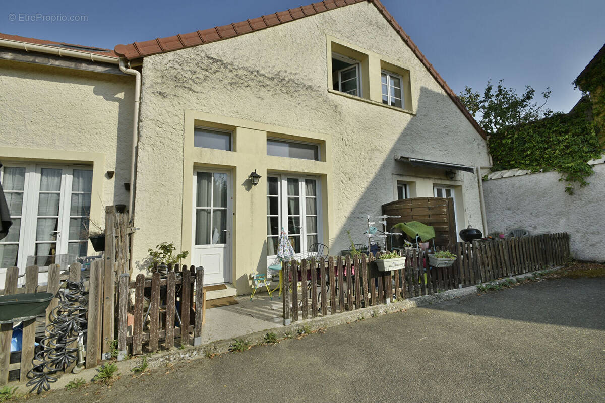 Maison à VILLIERS-SAINT-FREDERIC