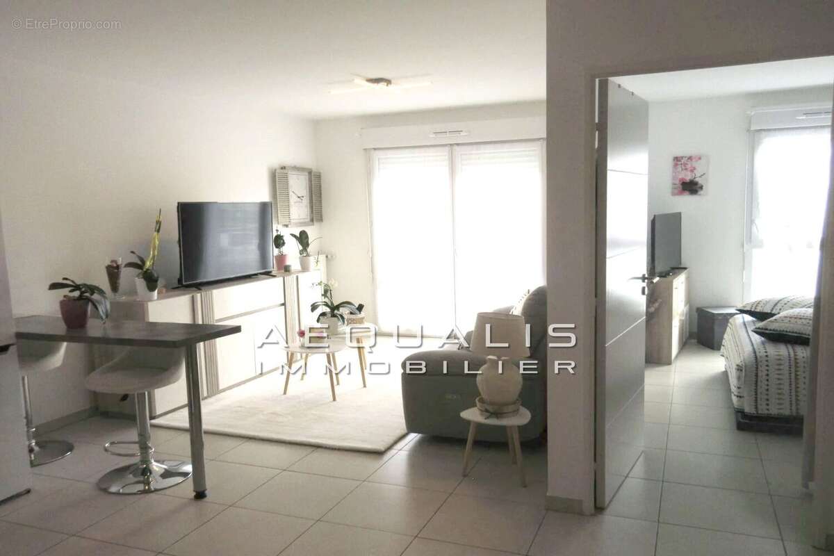 Appartement à SAINT-LAURENT-DU-VAR