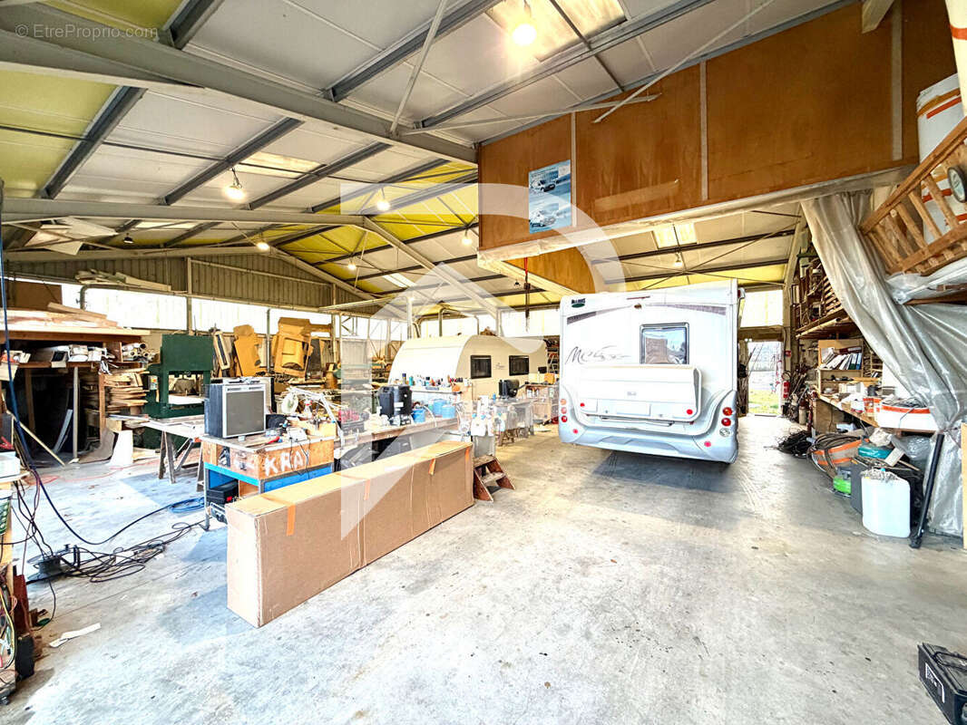 Local commercial Artix 629 m2 - photo 9