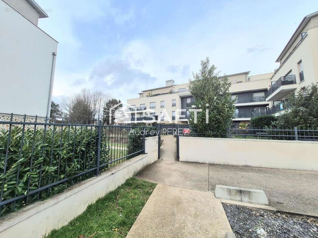 Photo 2 - Appartement à REAU