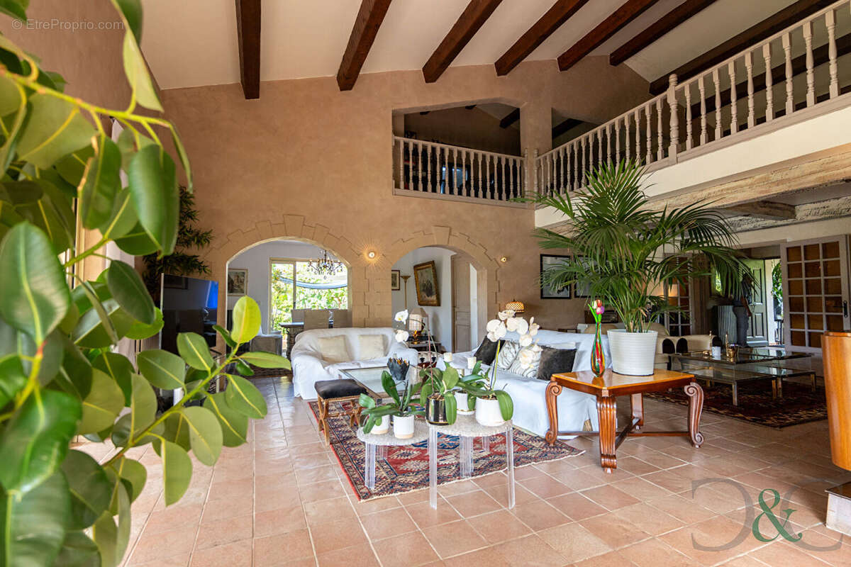 Maison à LA LONDE-LES-MAURES