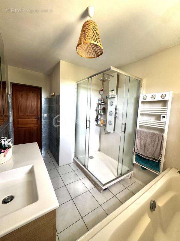 Maison à SAINT-LAURENT-DES-ARBRES