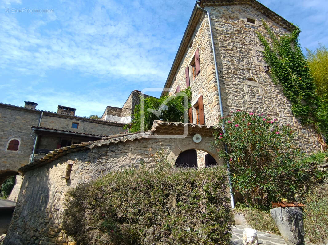 Maison ancienne de caractère au charme d'antan préservé sur terrain de 912 m2 - photo 19
