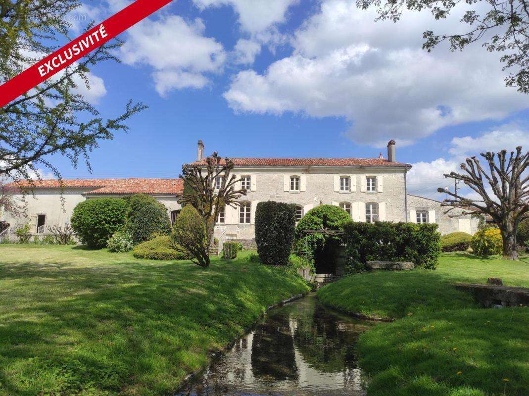 Maison à SAINT-JEAN-D&#039;ANGELY