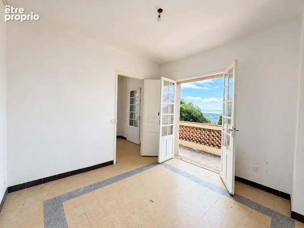 Maison à rénover avec deux appartements et vue mer – grasse est(06) - photo 11