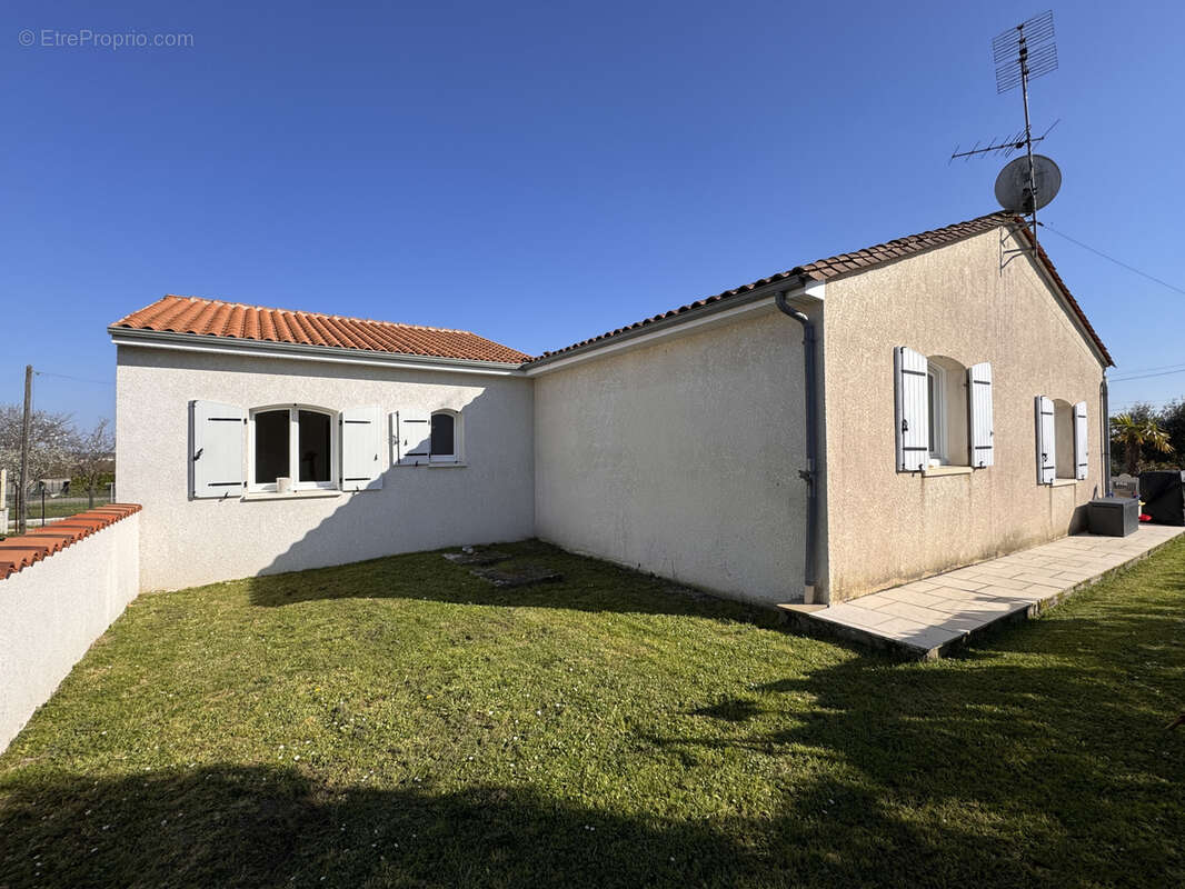 Maison à BARBEZIEUX-SAINT-HILAIRE