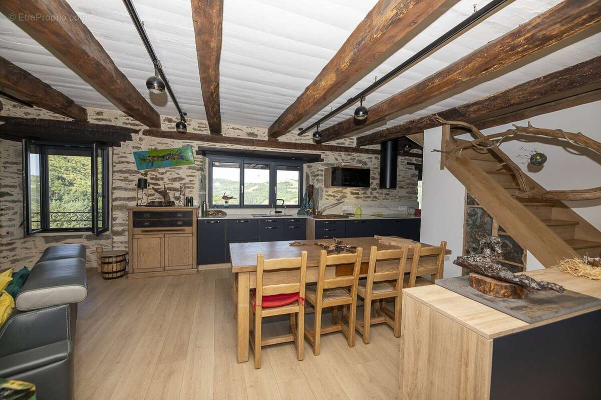Maison 113 m² à Cassaniouze  - photo 6