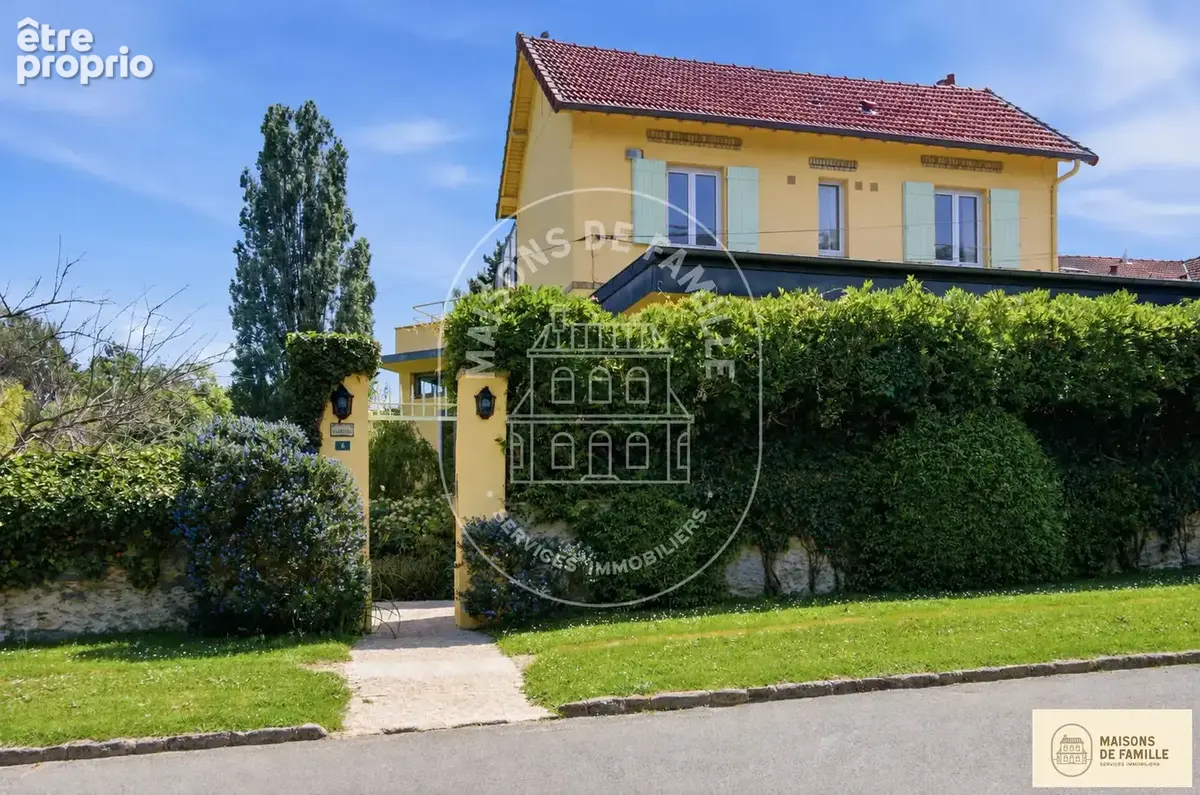 Maison à LA CELLE-SAINT-CLOUD