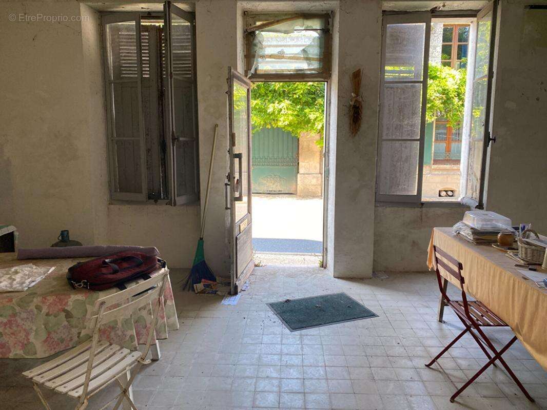 Maison à FONTGOMBAULT