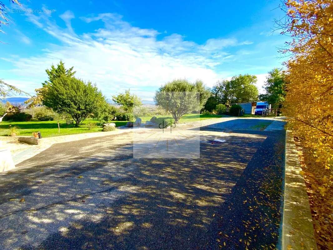 Maison à ROCHEMAURE