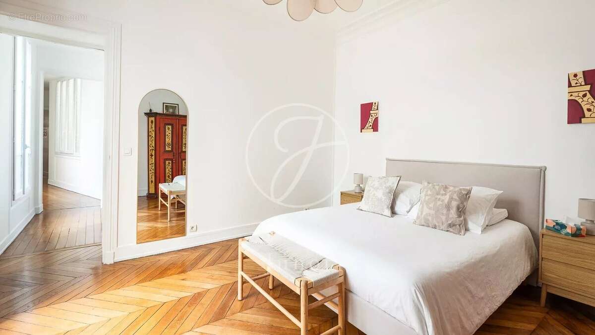 Appartement à PARIS-7E