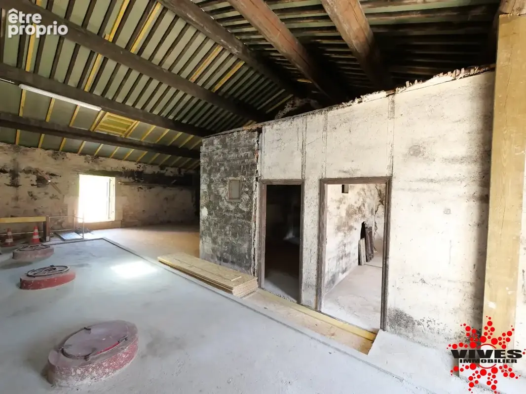 Belle remise en pierre à aménager  120 m², garage 80 m² et terrasse avec vue dégagée - photo 3