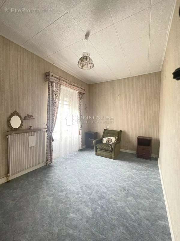 Maison à MARIGNY-LE-CHATEL