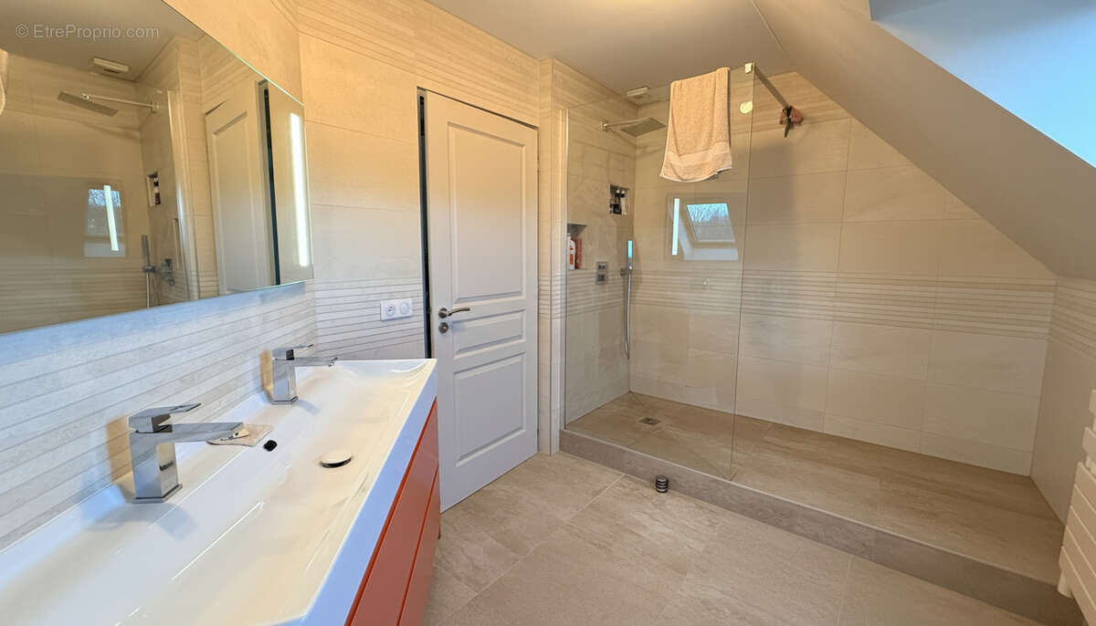 Maison à NEAUPHLE-LE-VIEUX