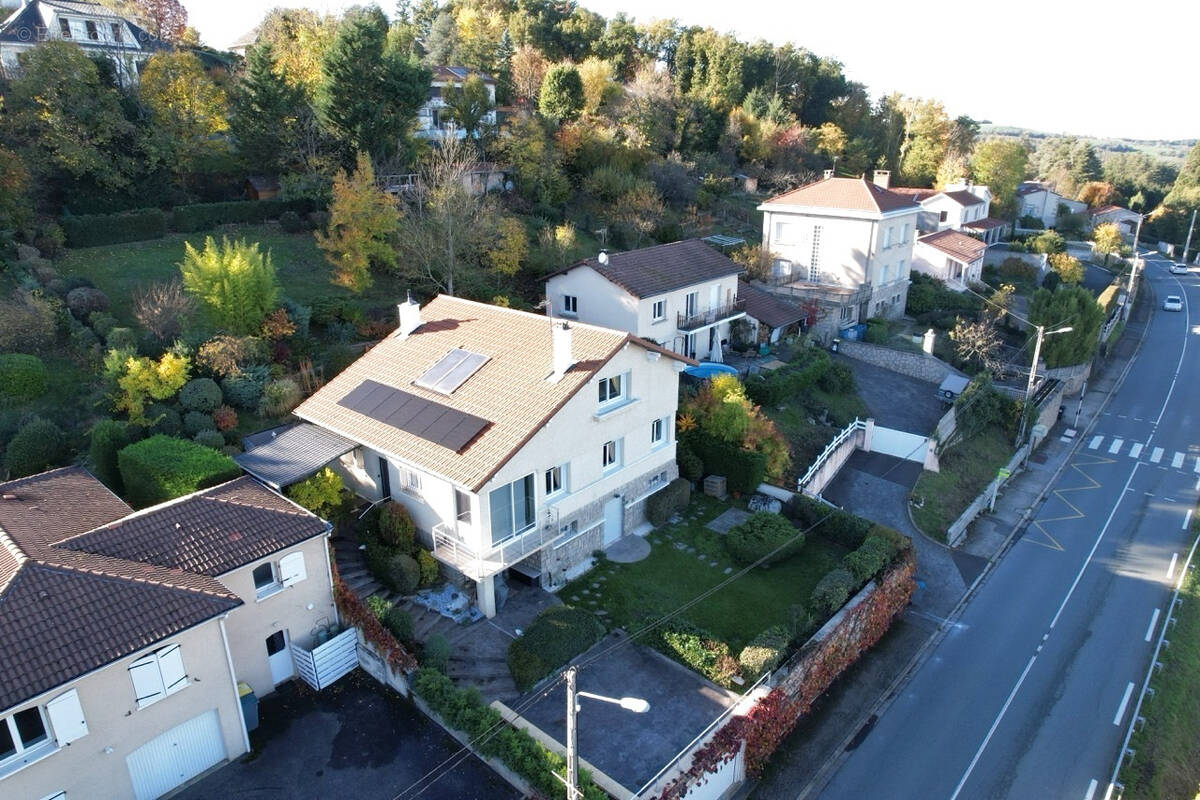 Maison à SAINT-GENEST-LERPT