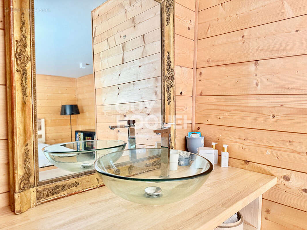 À la Hume, 4 chambres, bureau, piscine et superbe jardin paysagé à deux pas des commerces - photo 11