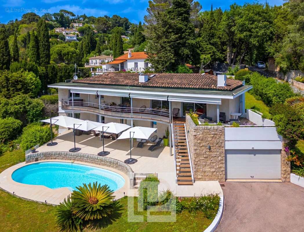 MOUGINS - Villa contemporaine avec vue Panoramique - photo 2