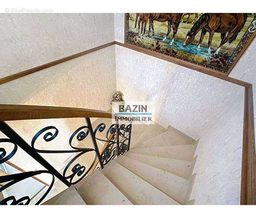 Maison à SAINTE-GENEVIEVE-DES-BOIS