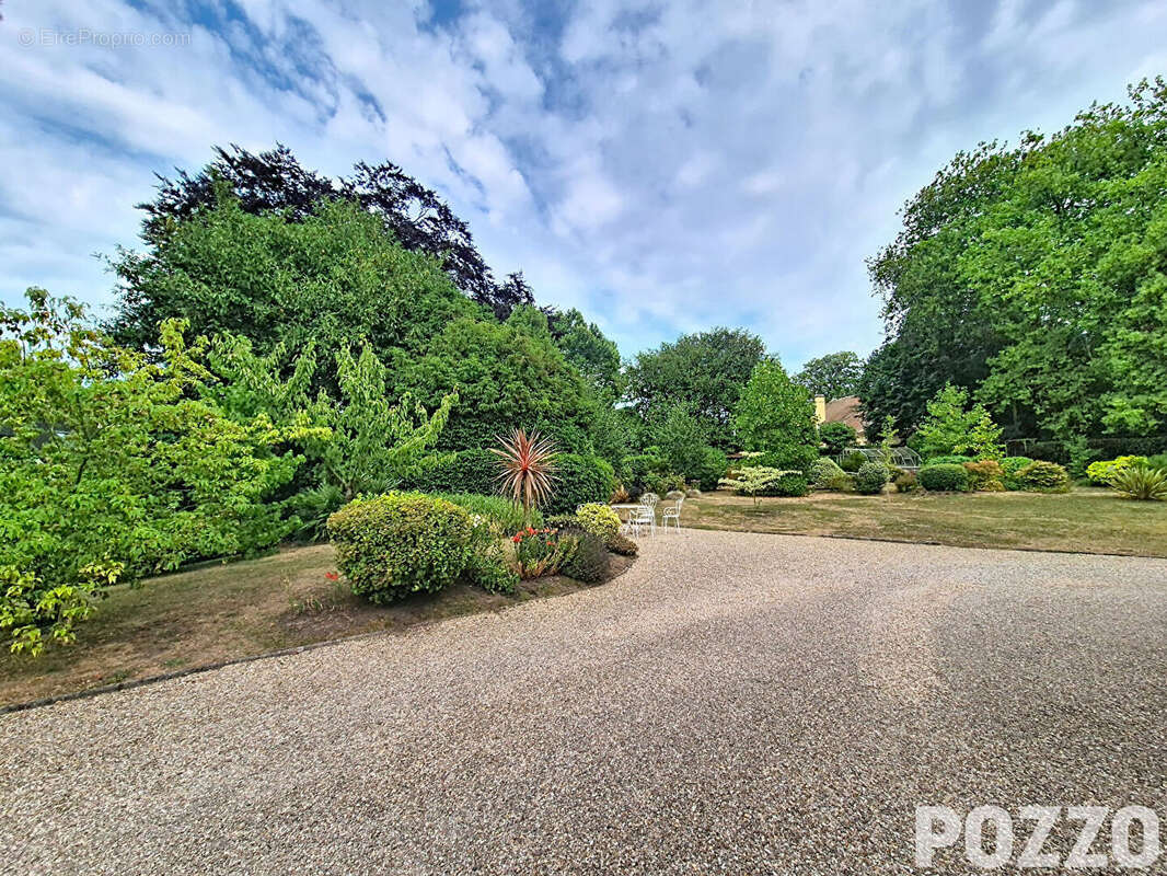 A Vendre Maison de Maître située à Douvres-la-Délivrande (14440) - photo 4
