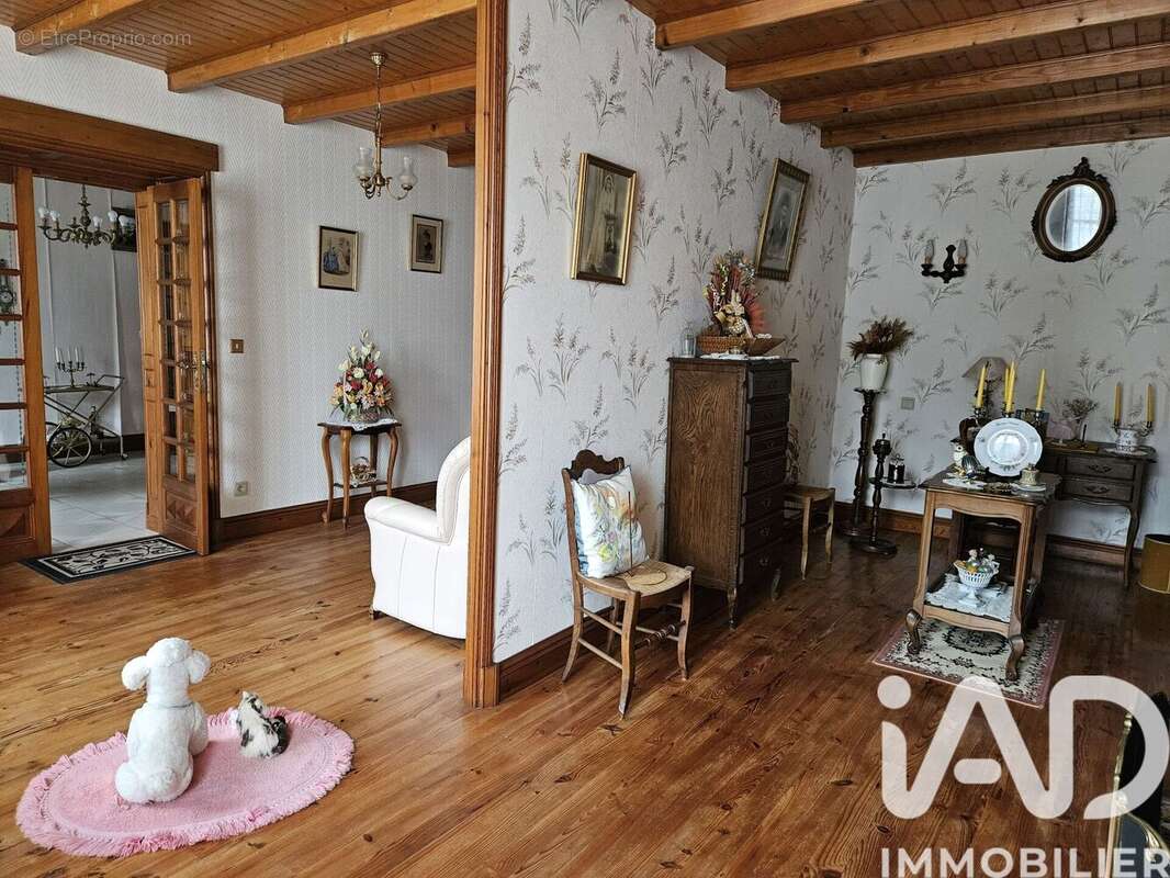 Maison 265 m² à Berneuil  - photo 5
