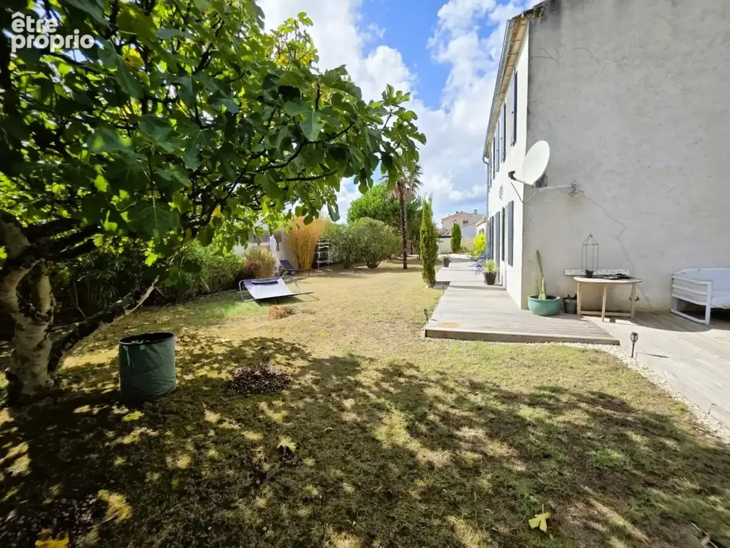 ILE D'OLERON (17), A Vendre Très belle Longère rénovée 194m², édifiée au calme en cœur de village sur terrain 1.047m² - photo 4