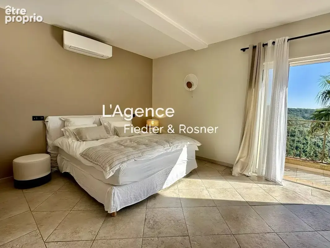 Ref 698 : grimaud - domaine securise - villa avec vue mer et helisurface - photo 18
