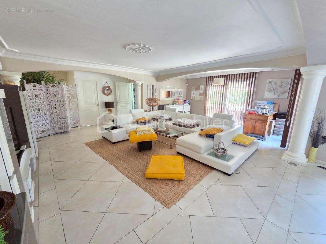 Magnifique Propriété de charme de 204m² à Chaulgnes avec Piscine et dépendances - photo 5
