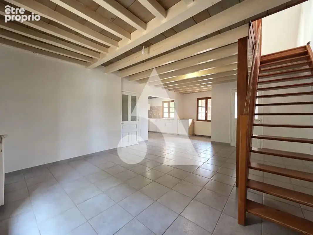 Maison bressane rénovée, 3 chambres, mezzanine, garage et terrain de 1 271 m² - photo 5