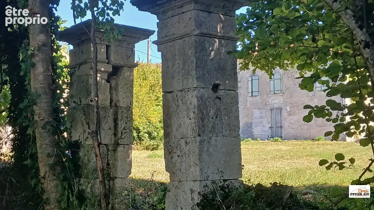 Maison 6 pièces 144 m² à vendre à Montignac-Le-Coq (16390) - photo 1