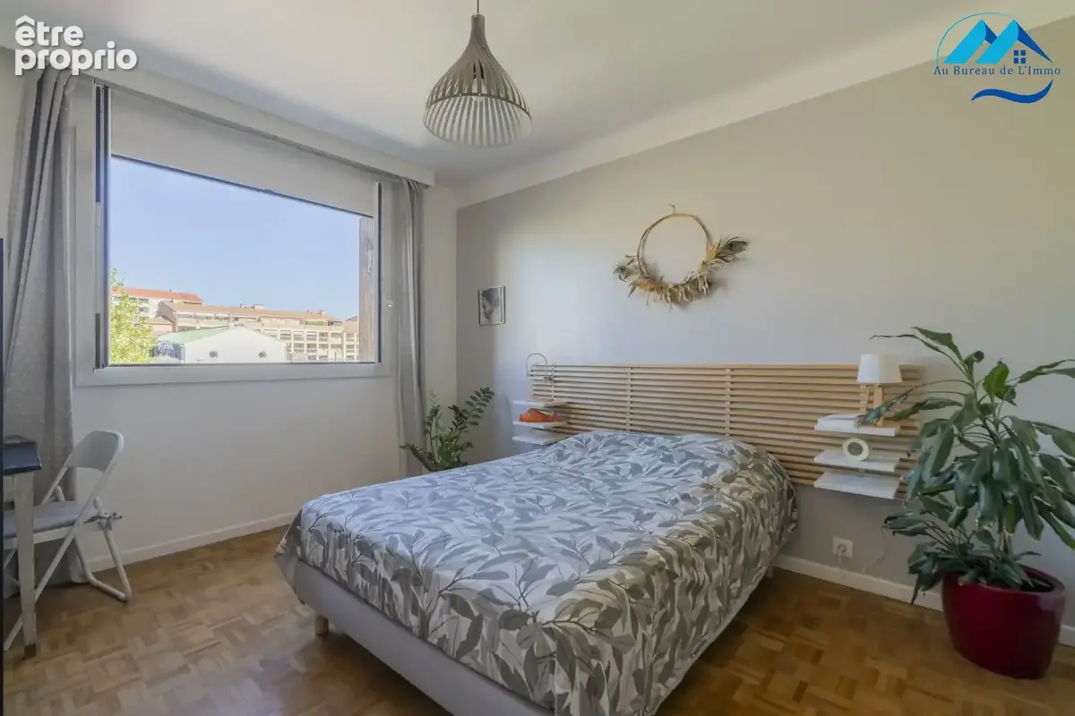 Appartement 4 pièces 76 m² à vendre à Marseille-8e (13008) - photo 4