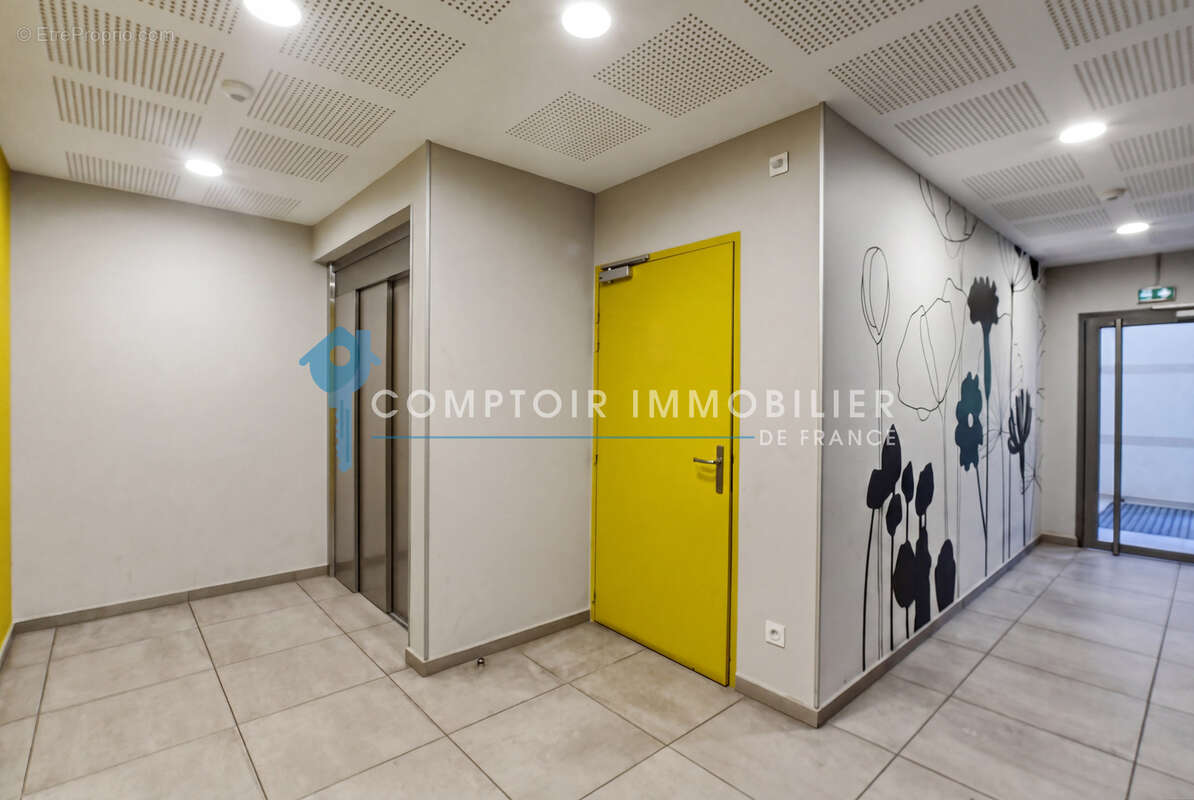 DPT(38) - A Vendre - Saint-Martin-d'Hères - Appartement 2P+C - Balcon - Copropriété récente - photo 11