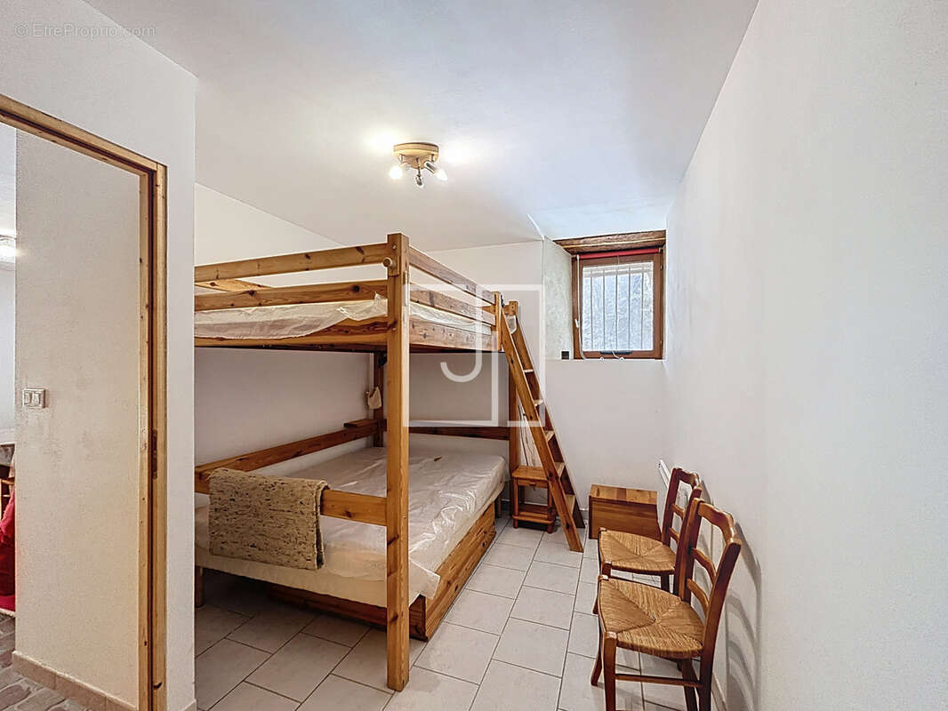 Maison à LE LAUZET-UBAYE