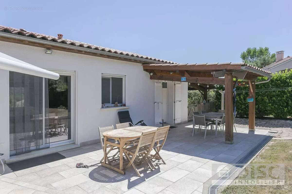 Belle maison de plain-pied avec jardin et garage sur hauteurs de Laguepie. - photo 17