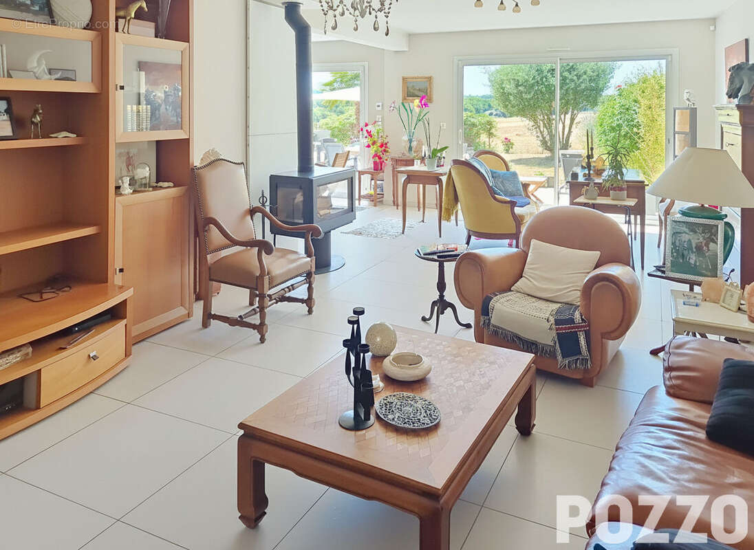 A vendre Maison recente de 8 pp située à Biéville Beuville 14112 - photo 3