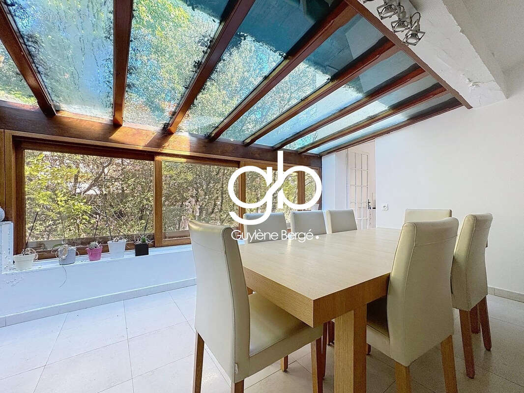 Maison à SAINT-CLEMENT-DE-RIVIERE