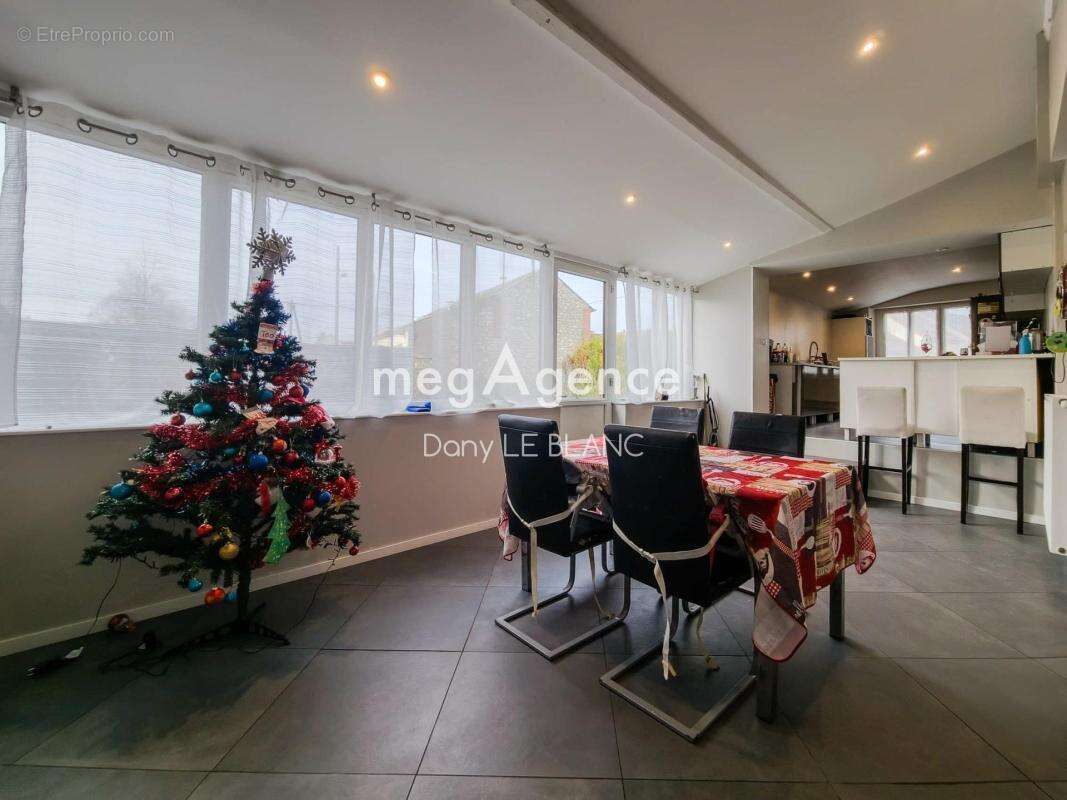 Maison familiale rénovée au cœur de Voves - photo 5