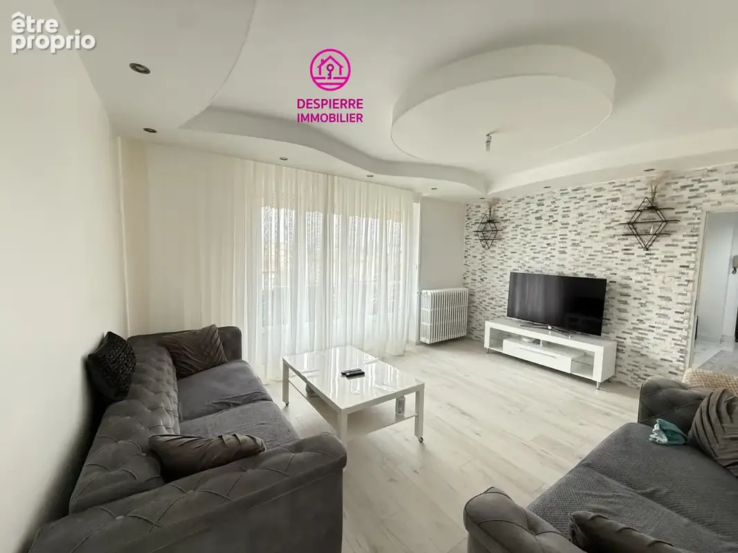EXCLUSIVITE !! Roussillon, APPARTEMENT 110.5 m2 habitables, 4 chambres, balcon - photo 2