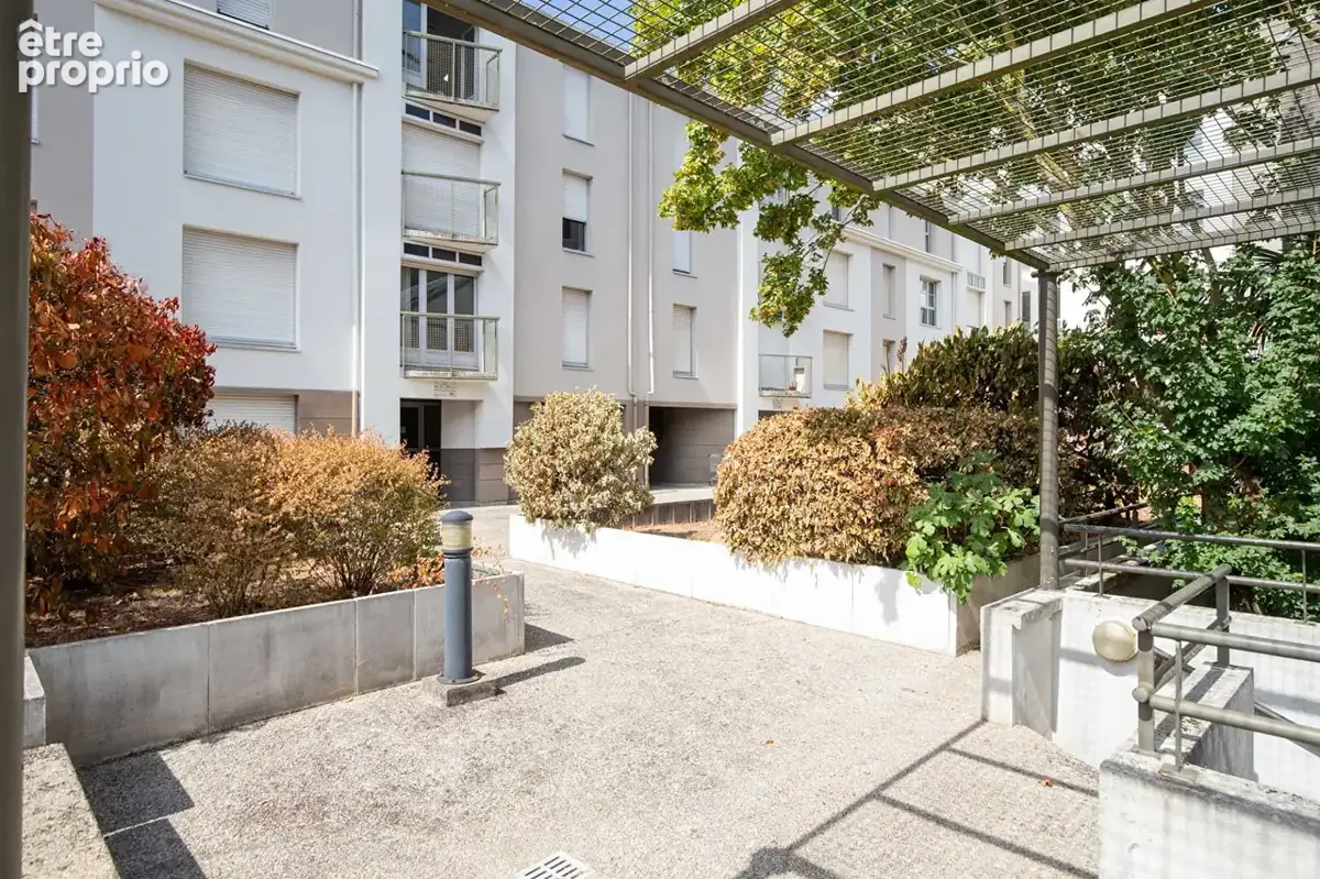 A vendre nantes cite des congres type 2 en duplex avec parking et locataire en place - photo 6