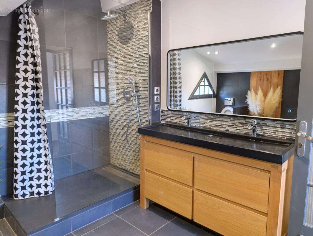 Maison 171 m² à Villecroze  - photo 18