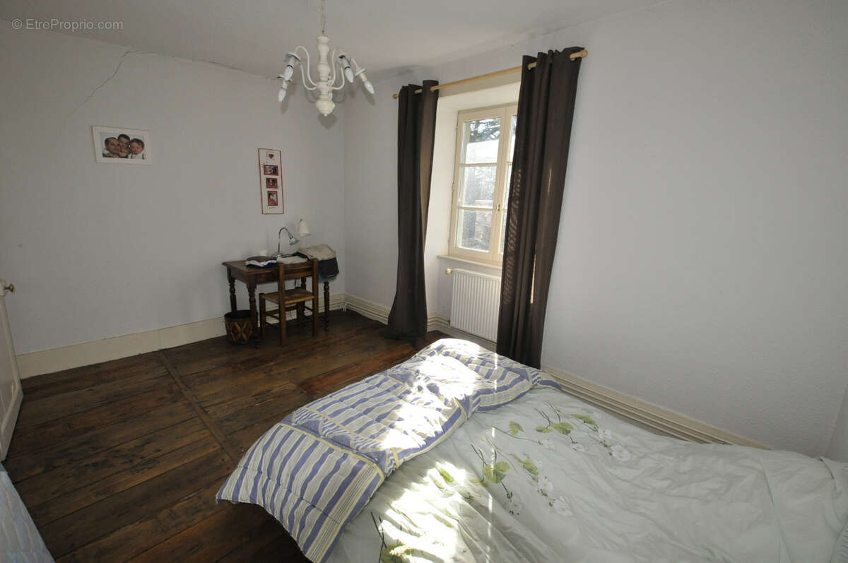 Maison à PIERRE-BUFFIERE