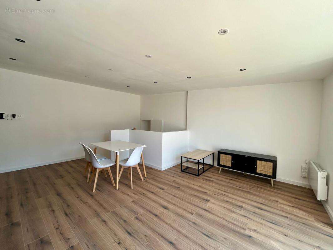 Appartement à VOLONNE
