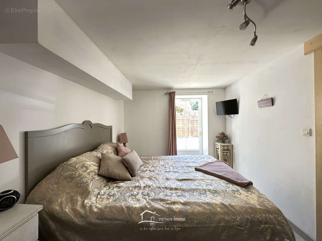 Maison de plain-pied avec piscine, dépendances et beau potentiel d’agrandissement - photo 8